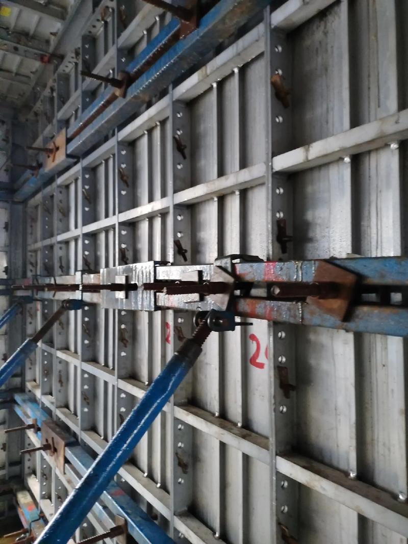 建筑工程中鋁模安裝技術在室內外裝飾中的應用與要點解析